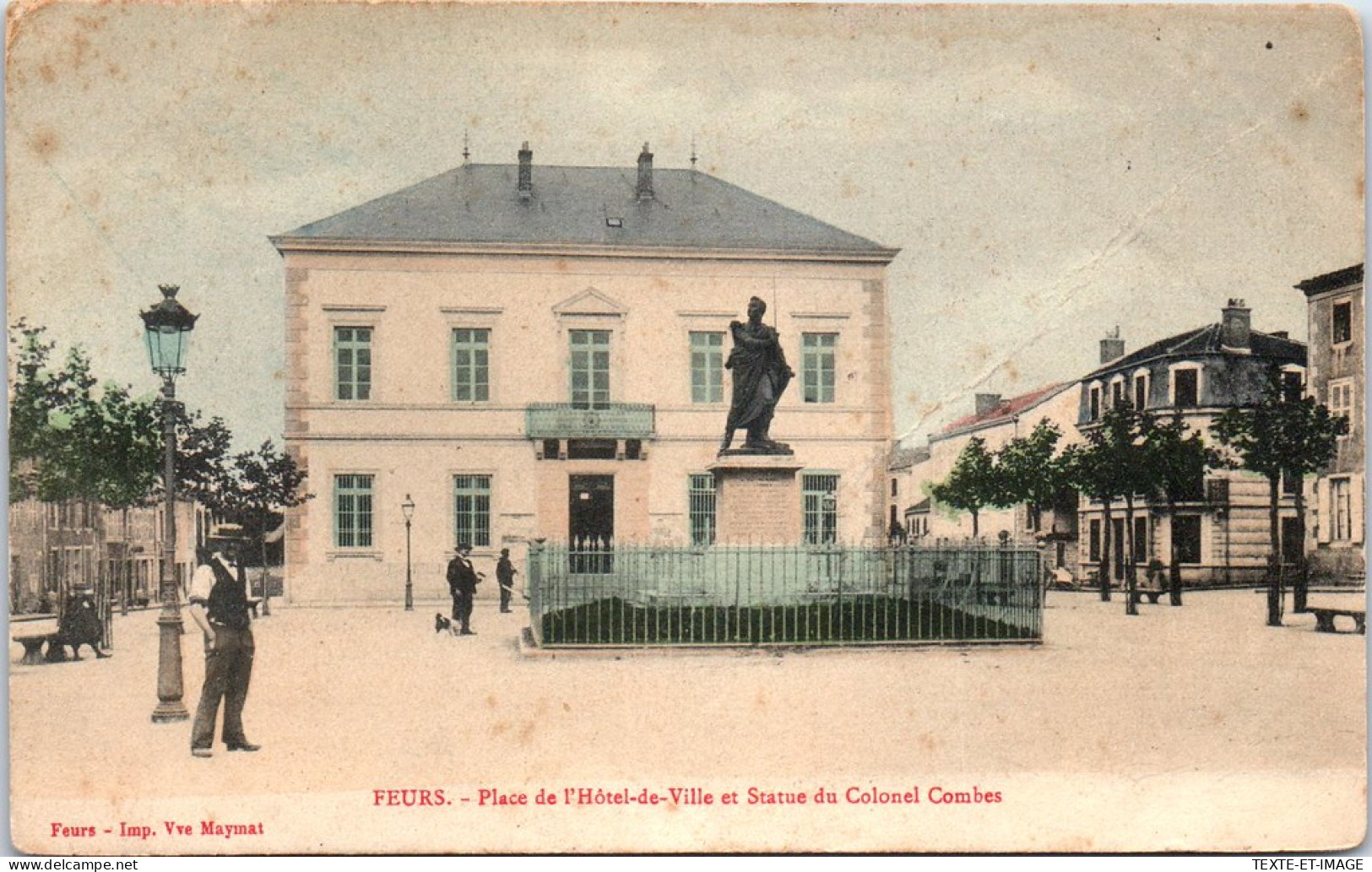 42 FEURS - Place De La Mairie Statue De Combes. - Feurs