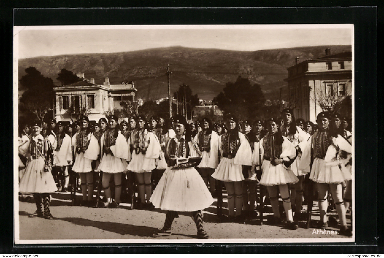 AK Costumes Grecs, Griechische Soldaten Im Rock  - Zonder Classificatie