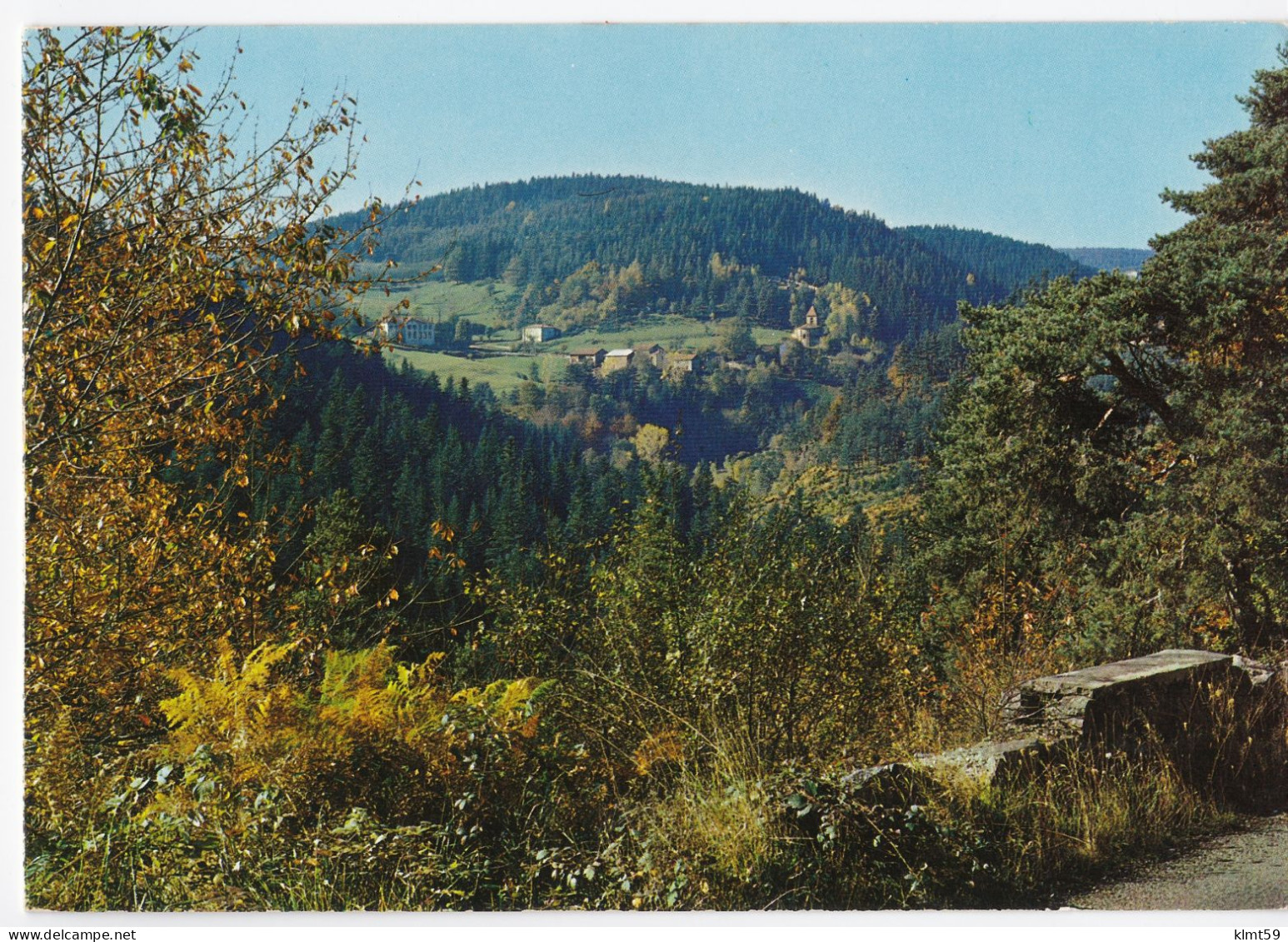 Environs D'Arlanc - Village De La Sagne Dans Cadre De Verdure Vu De St-Sauveur - Altri & Non Classificati