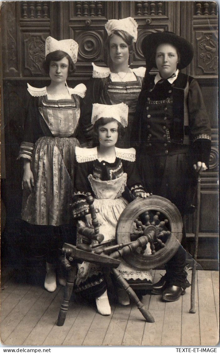 29 CARTE PHOTO - Groupe En Costume Traditionnel 1925 - Autres & Non Classés