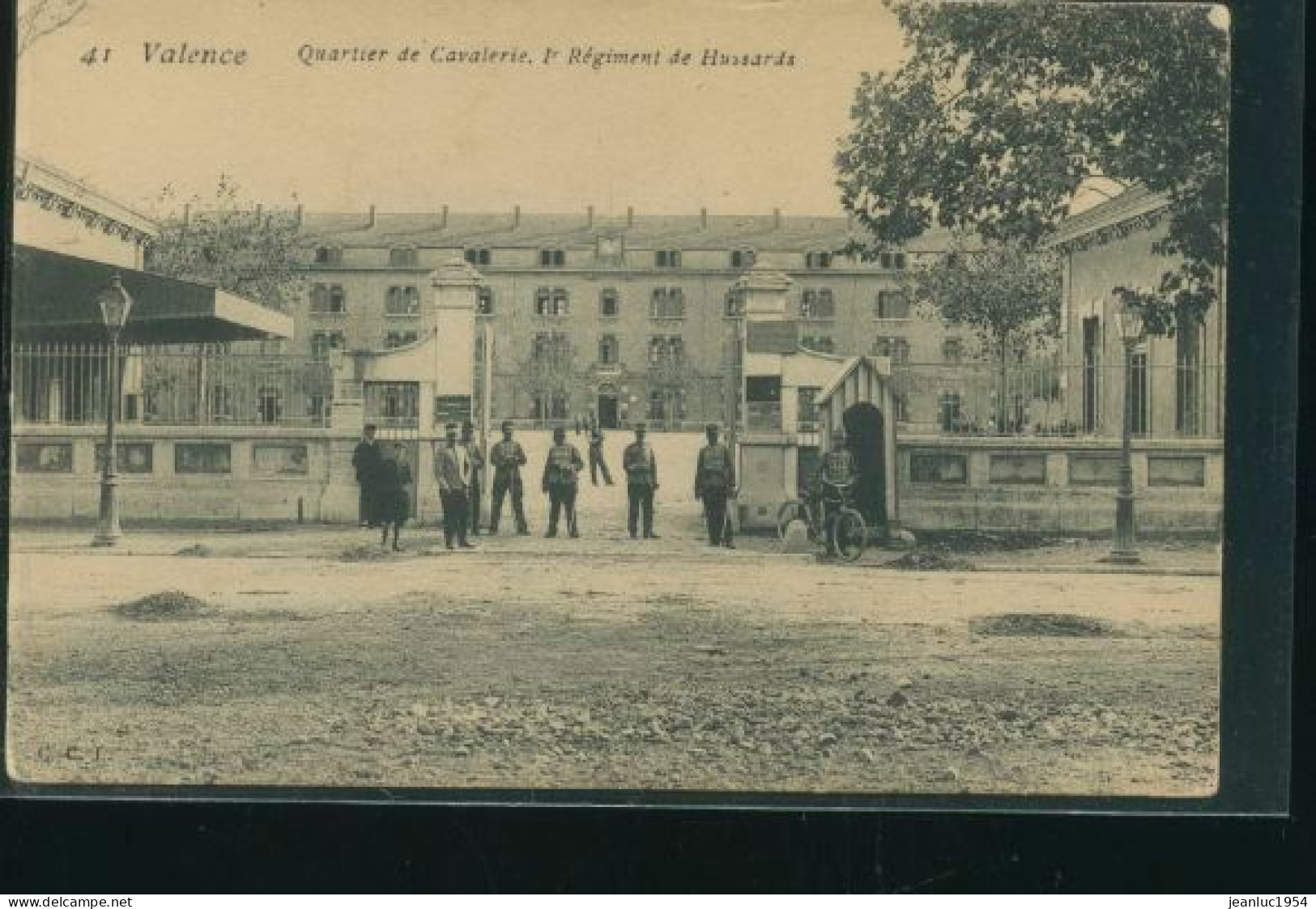 VALENCE QUARTIER   ( MES PHOTOS NE SONT PAS JAUNES ) - Valence