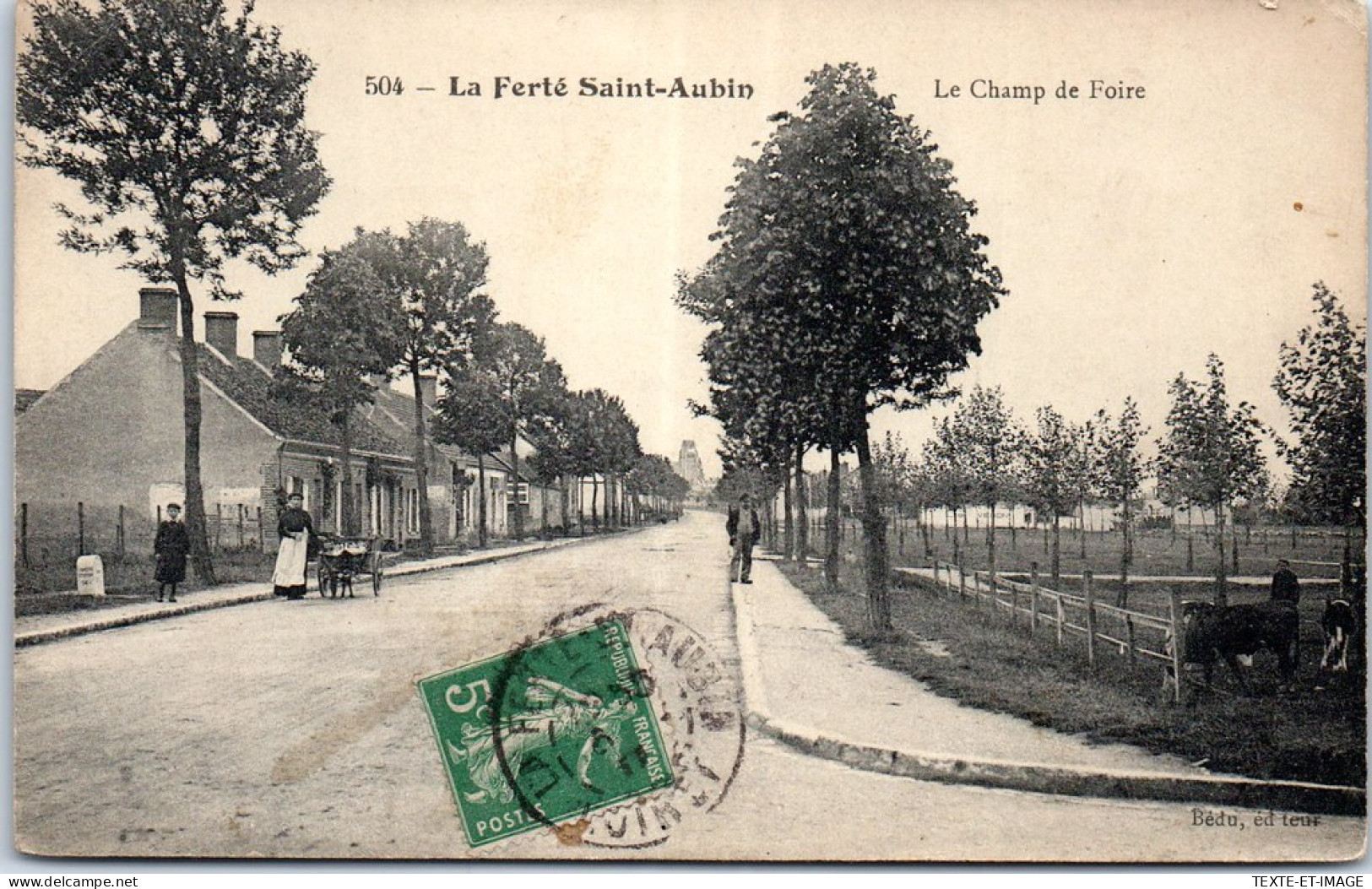45 LA FERTE - Le Champ De Foire (attelage De Chien) - La Ferte Saint Aubin
