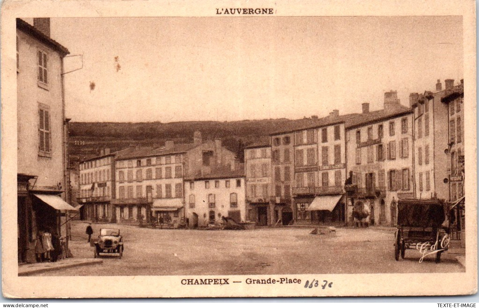 63 CHAMPEIX - Vue Generale De La Grande Place. - Autres & Non Classés