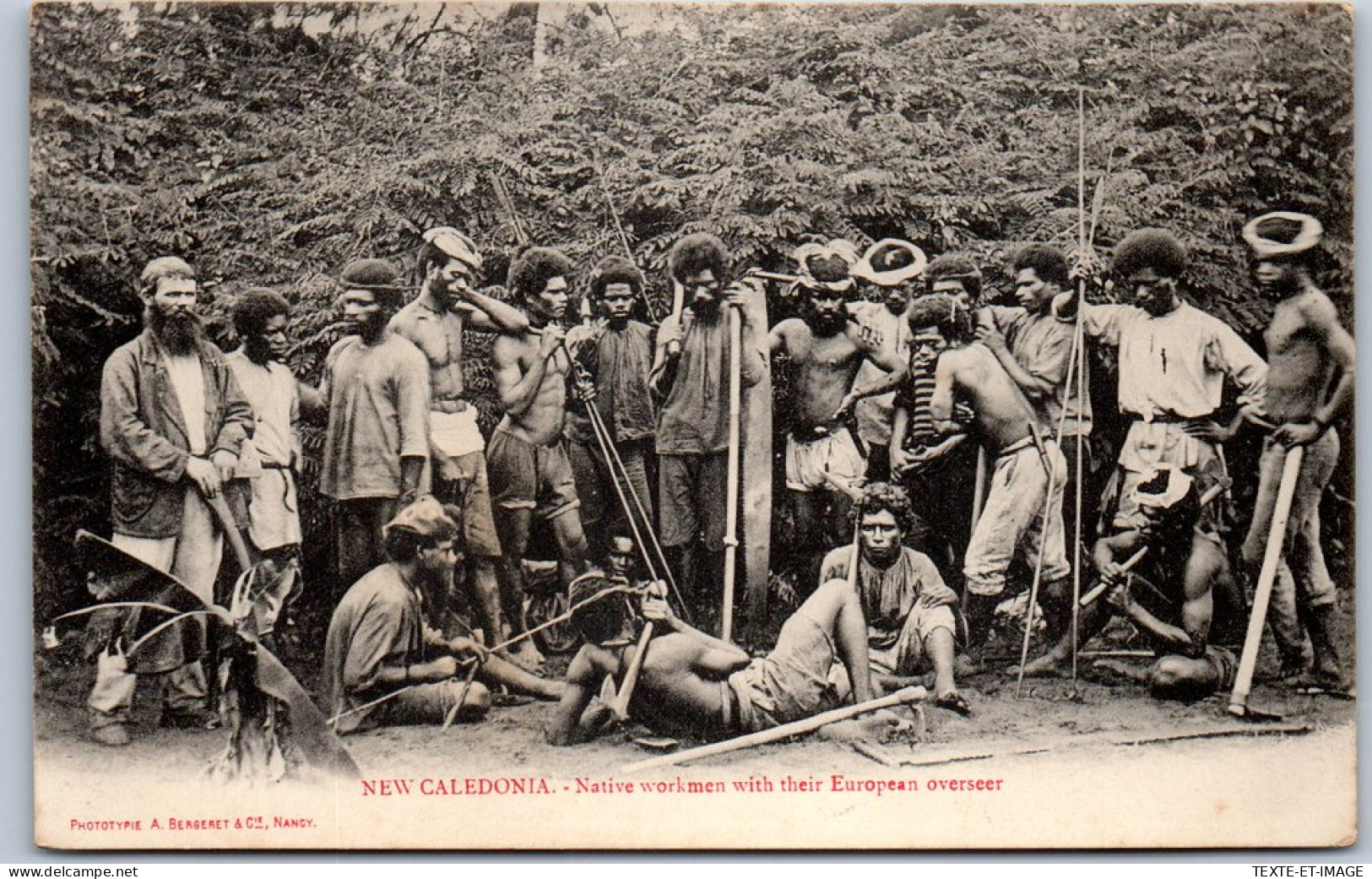 NOUVELLE CALEDONIE - Native Workmen With European Overseer - Nouvelle Calédonie