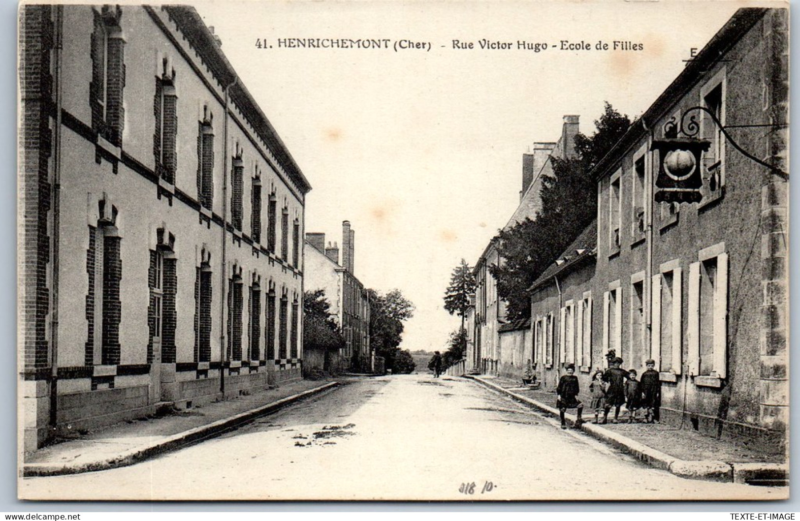 18 HENRICHEMONT - Rue Victor Hugo, Ecole De Filles. - Henrichemont