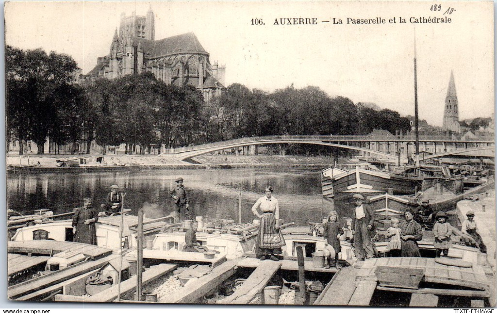 89 AUXERRE - La Passerelle Et La Cathedrale. - Auxerre