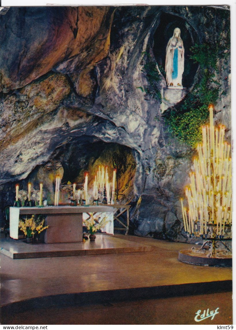 Lourdes - La Grotte Miraculeuse - Lourdes
