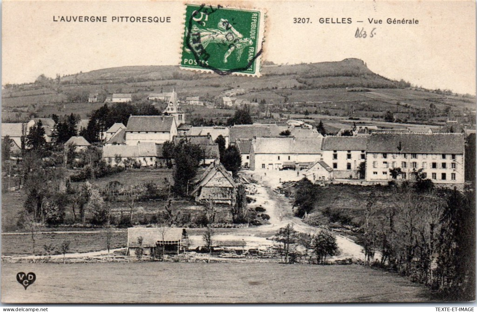 63 GELLES - Vue Generale. - Autres & Non Classés