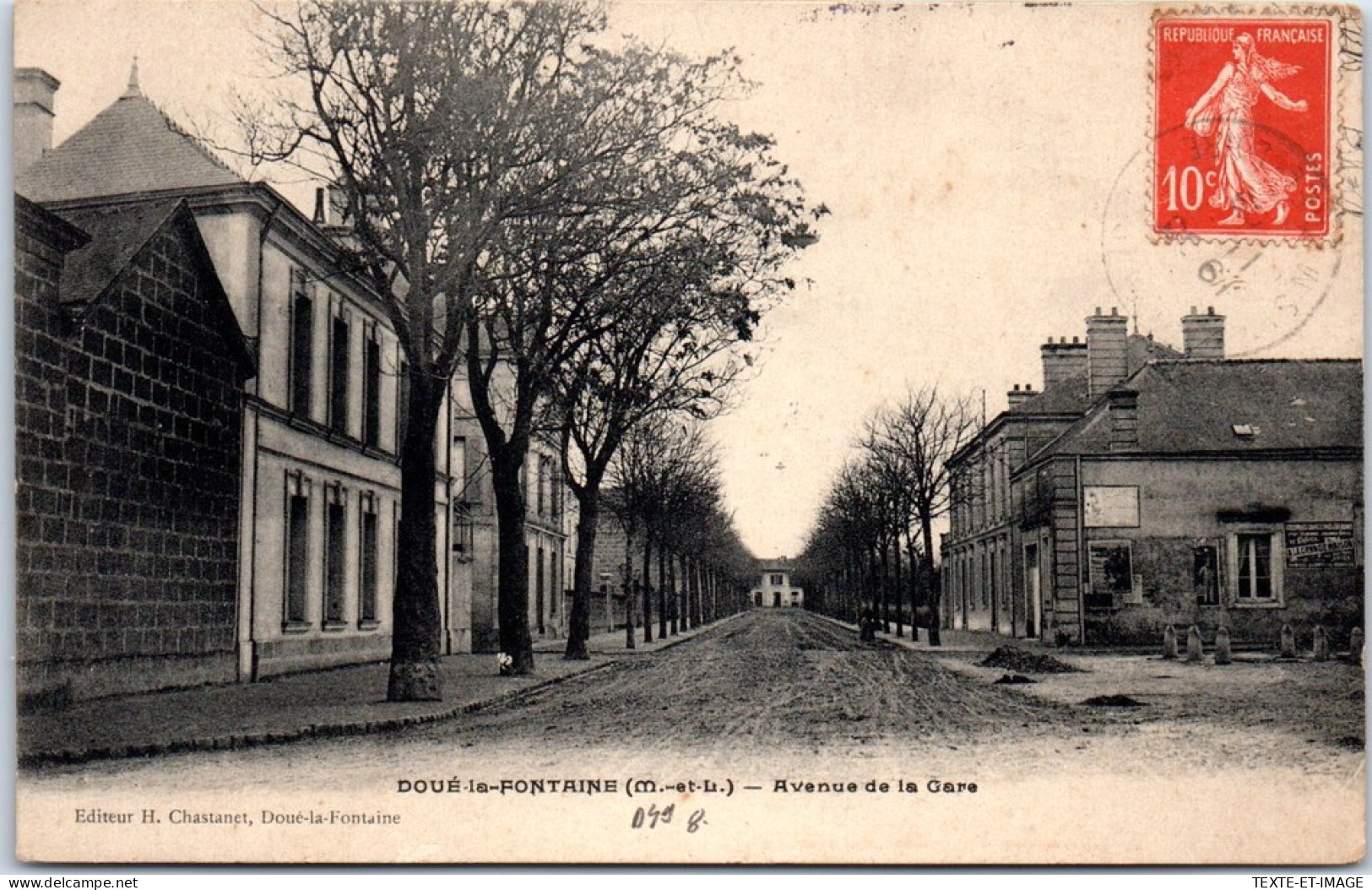 49 DOUE LA FONTAINE - L'avenue De La Gare. - Doue La Fontaine