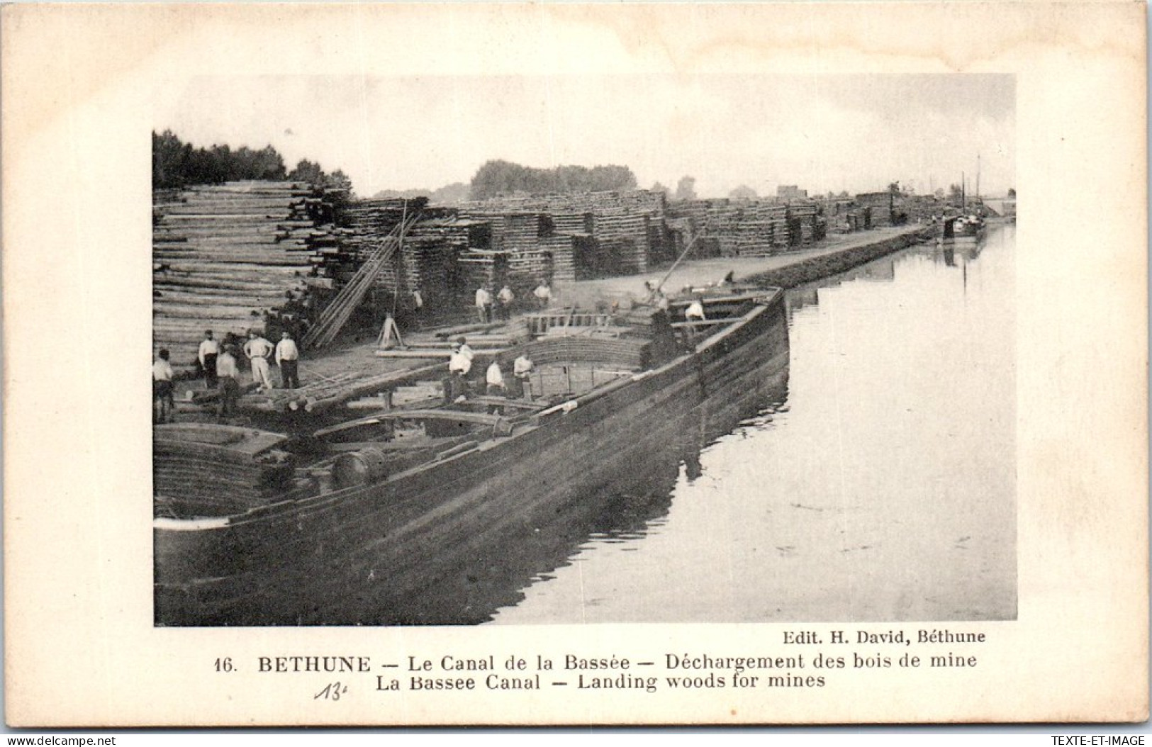 62 BETHUNE - Le Canal De La Bassee, Dechargement D'une Peniche  - Bethune