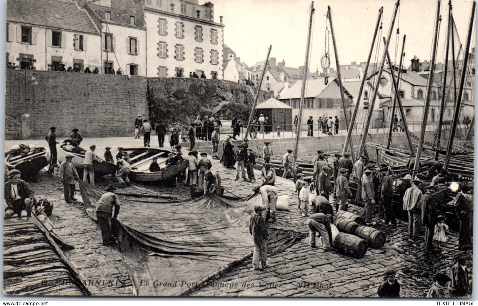 29 DOUARNENEZ - Le Grand Port Pliage Des Voiles. - Douarnenez