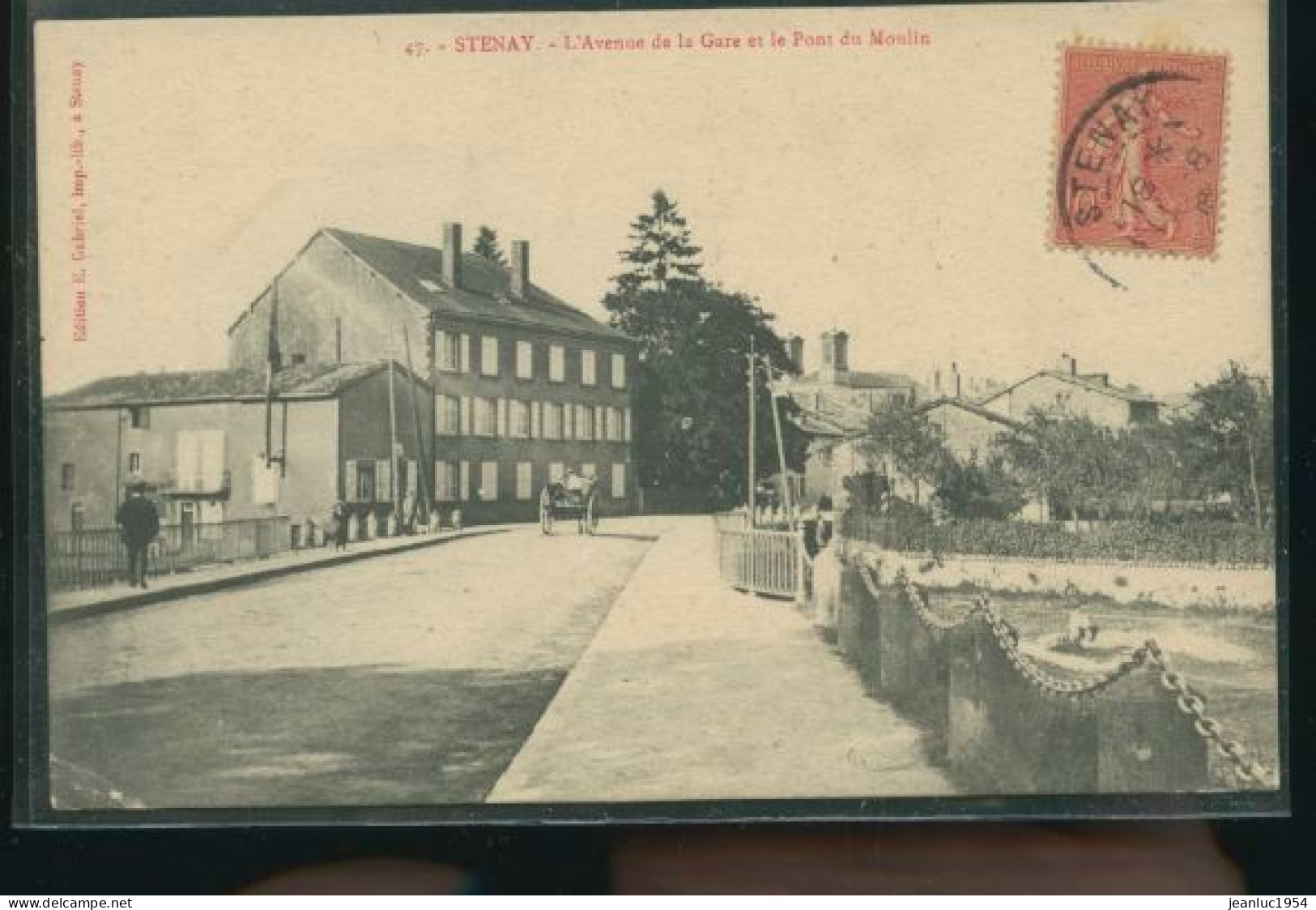 STENAY AVENUE DE LA GARE  ( MES PHOTOS NE SONT PAS JAUNES ) - Stenay