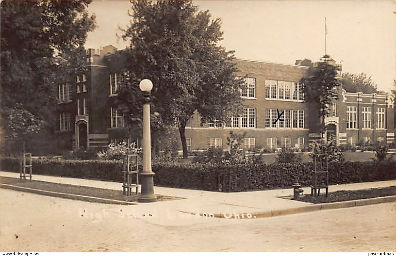 LONDON (OH) High School - REAL PHOTO - Publ. Unknown  - Other & Unclassified