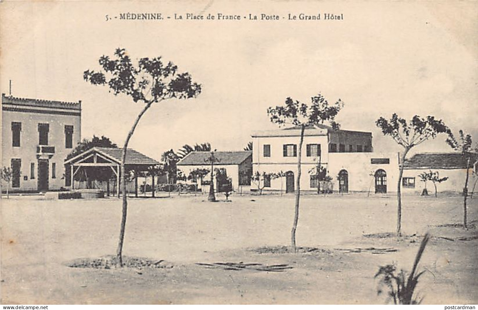 Tunisie - MÉDENINE - La Place De France - La Poste - Le Grand Hôtel - Ed. A. Muzi 5 - Tunisia