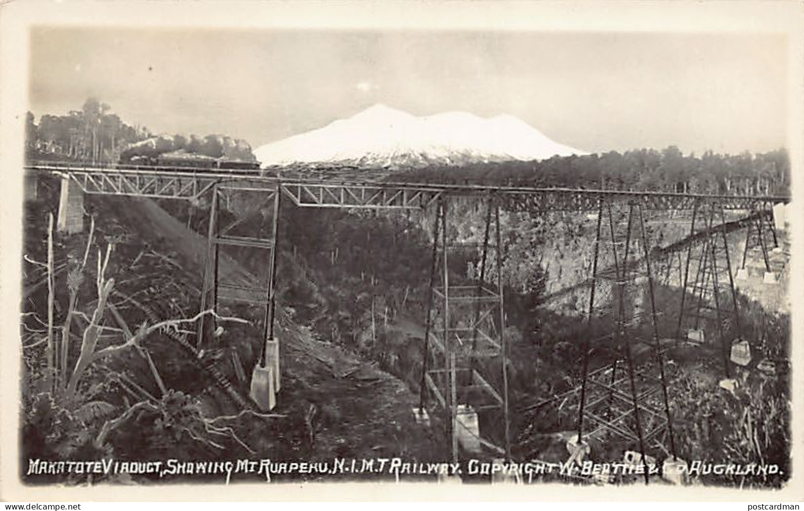 New Zealand - Makatote Railway Viaduct - Showing Mount Ruapehu - N.I.M.T. Railway - Publ. W. Beattie & Co.  - New Zealand