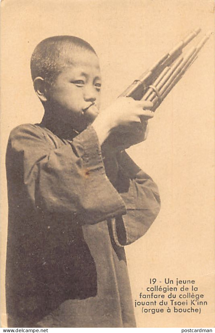 China - A Young Chinese Middle School Student Playing The Sheng Mouth Organ - Publ. Procure Des Missions 19 - Chine