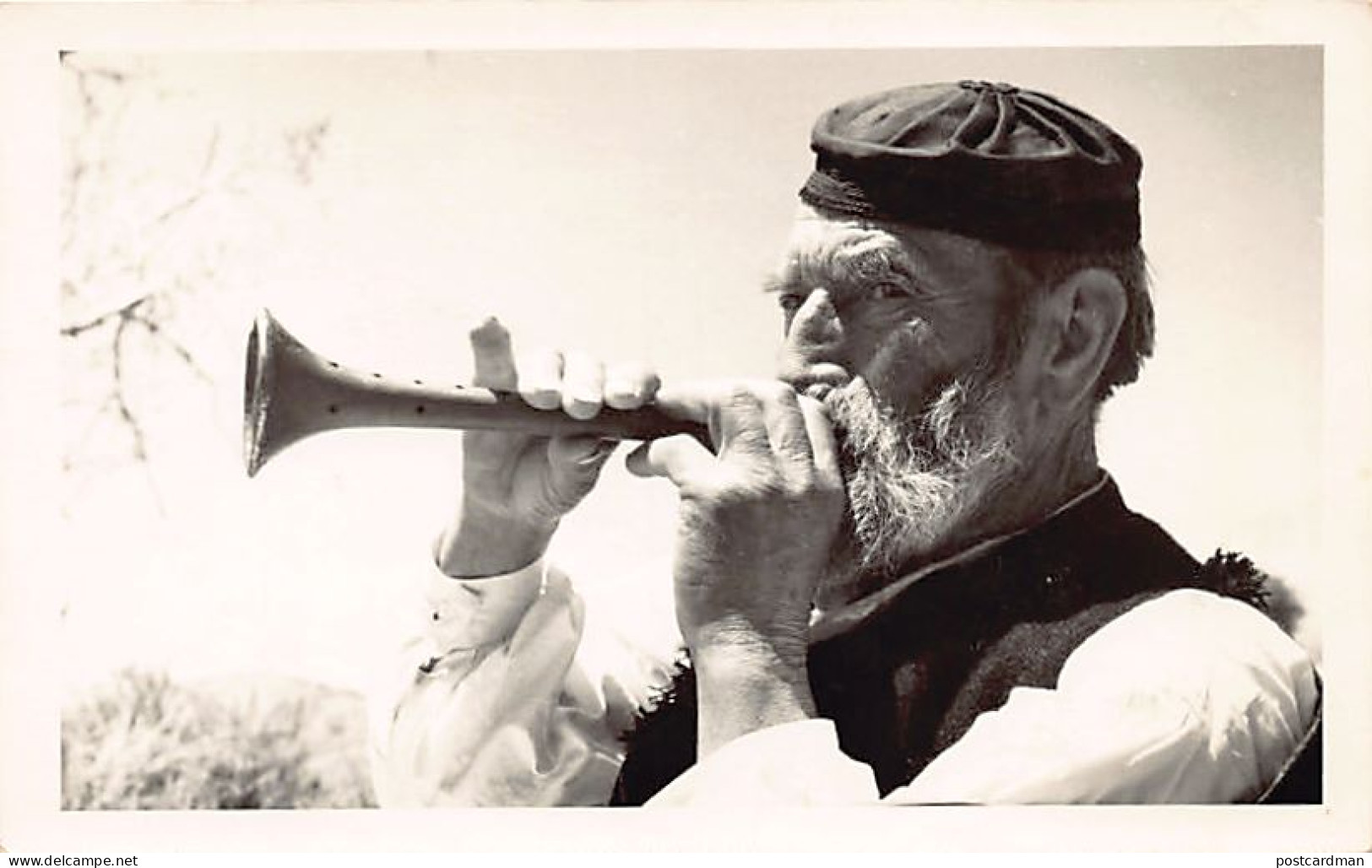 Greece - DELPHI - Greek Peasant Playing The Flute - REAL PHOTO - Publ. Unknow  - Grèce