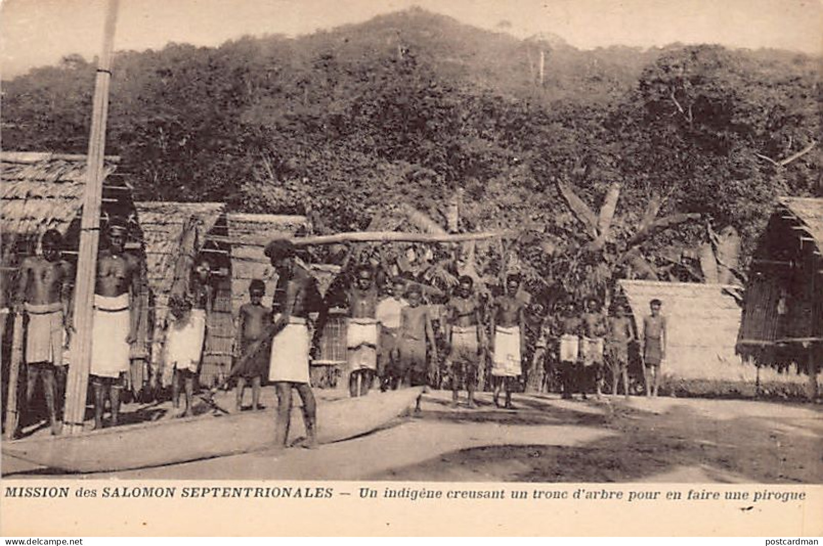 Papua New Guinea - A Native Digging A Tree Trunk To Make A Canoe - Publ. Mission Des Salomon Septentrionales  - Papua Nueva Guinea