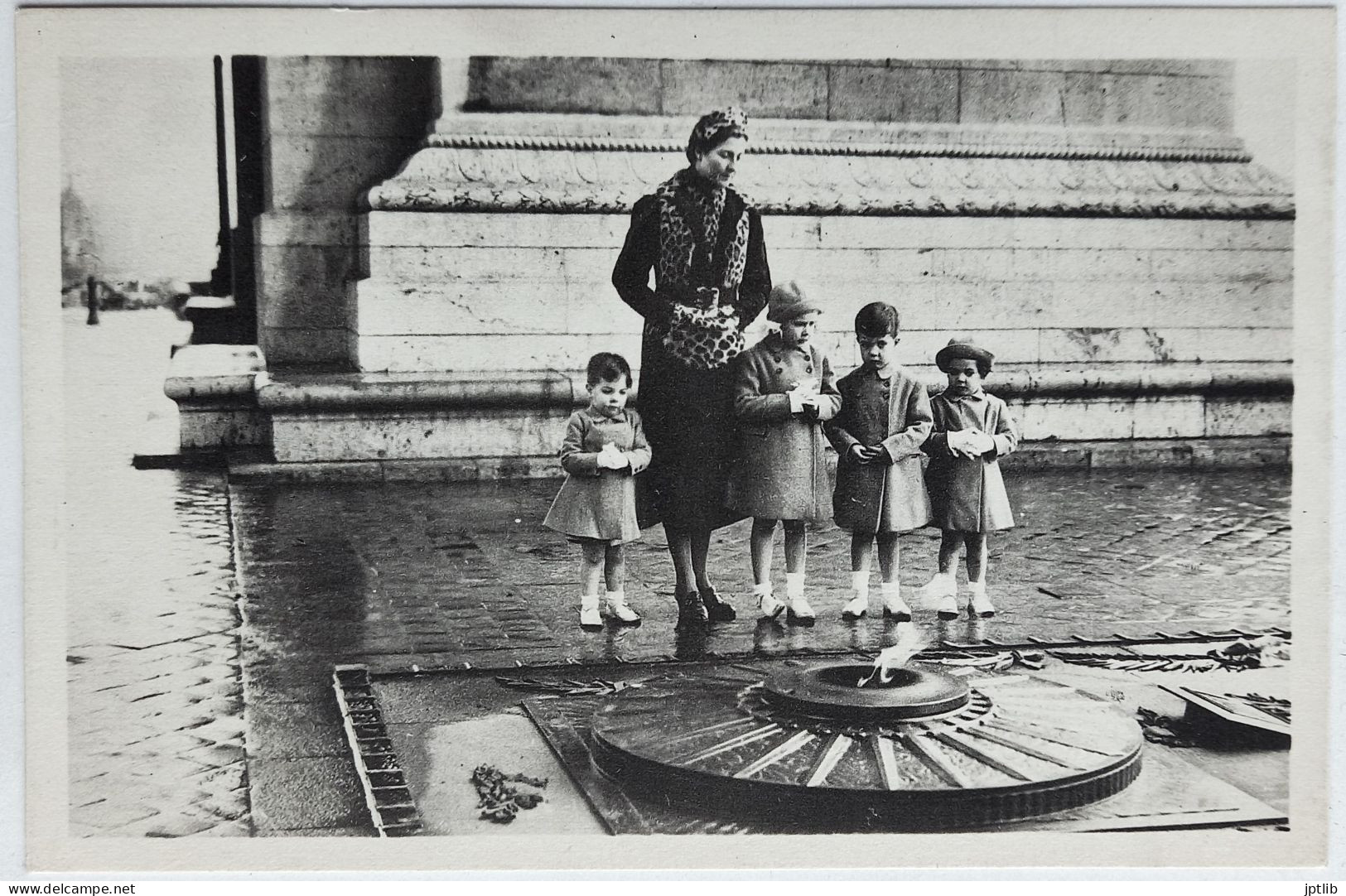 CPA Carte Postale / Maison De France / Anonyme / S. A. R. Madame La Comtesse De Paris Et Les Enfants De France. - Royal Families