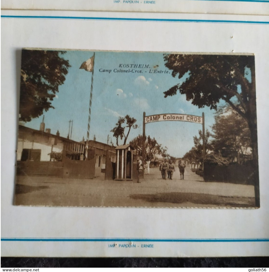 CPA De Kostheim - Camp Colonel-Cros. - L'Entrée - Daté 1926 - Carte Animée - Barracks