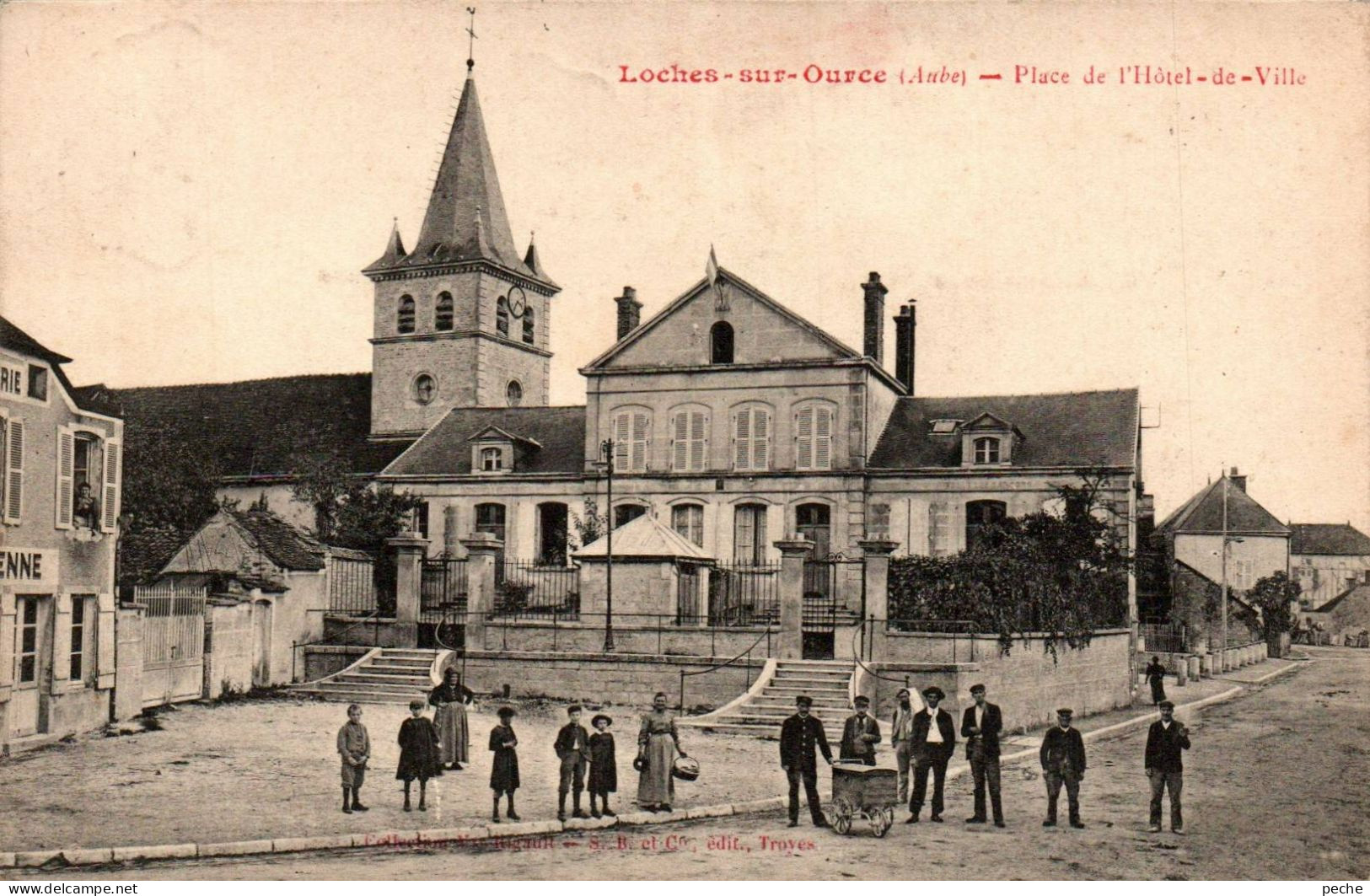 N°2597 W -cpa Loches Sur Ource -place De L'hôtel De Ville- - Autres & Non Classés