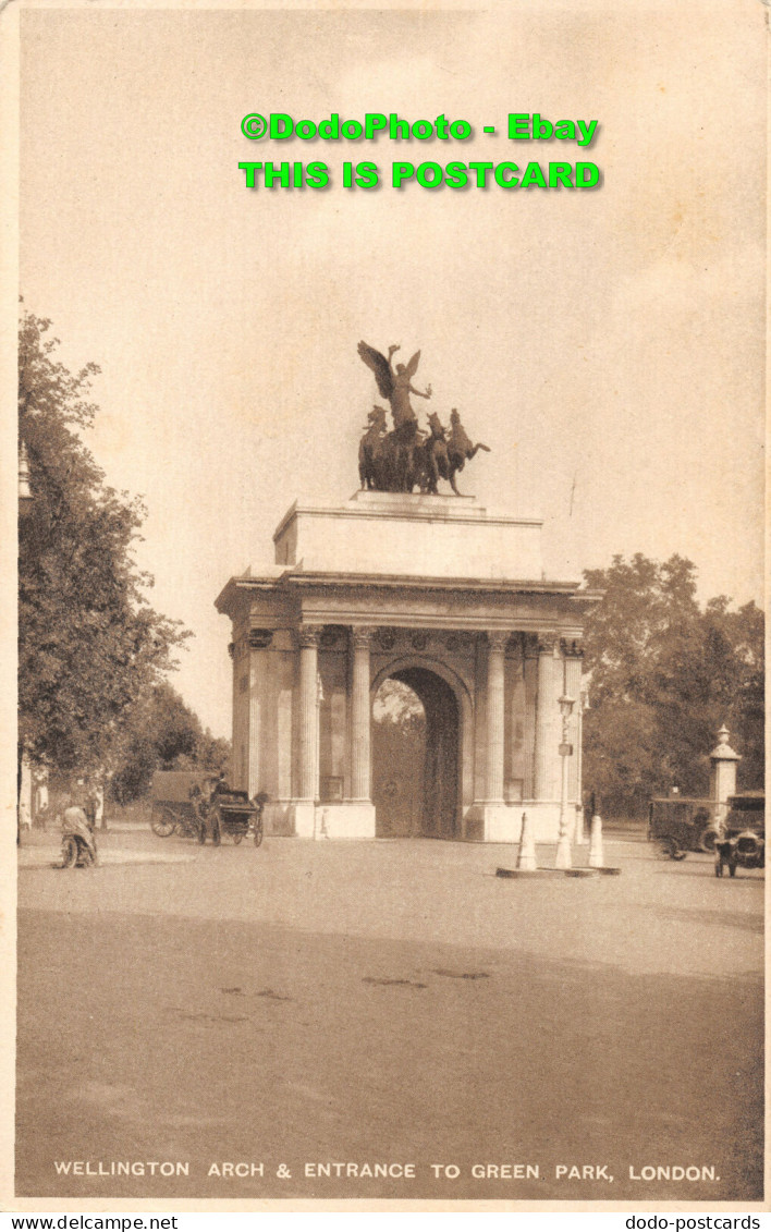 R418461 London. Wellington Arch And Entrance To Green Park - Otros & Sin Clasificación