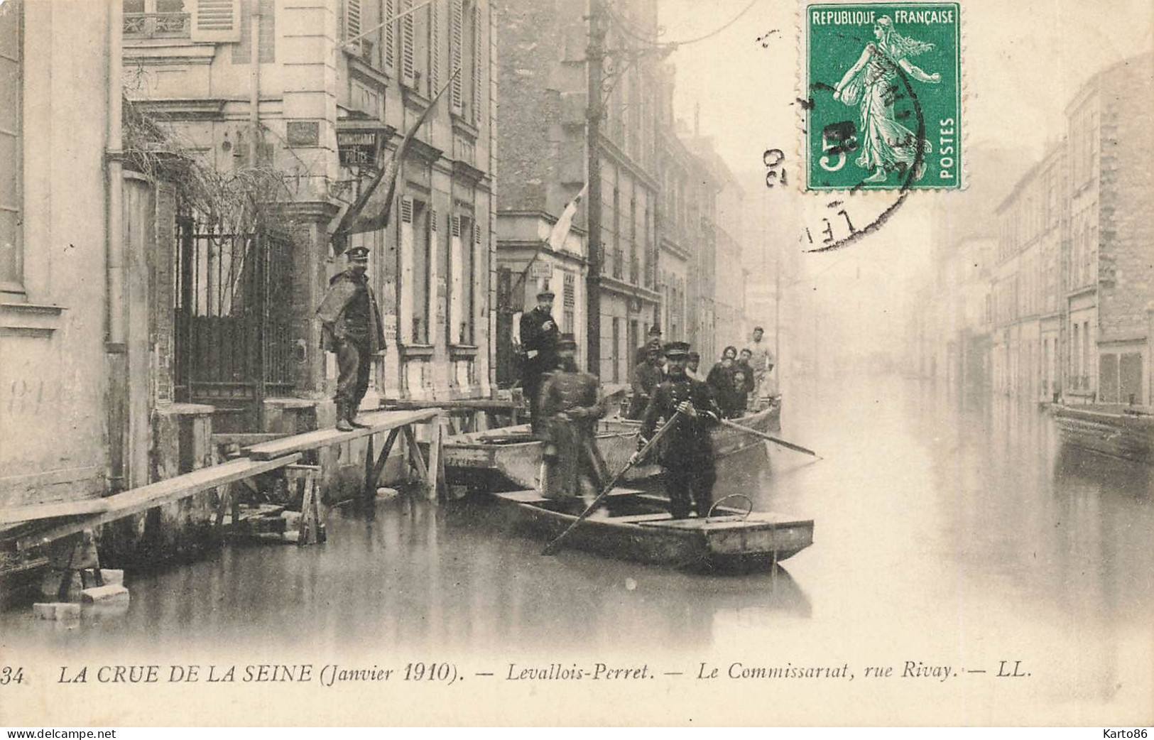 Levallois Perret * Crue De La Seine , Janvier 1910 * Le Commissariat De Police , Rue Rivay * Barque - Levallois Perret