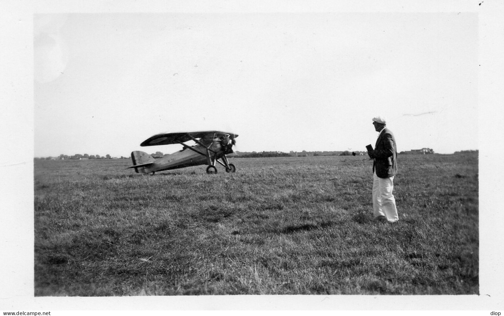 Photo Vintage Paris Snap Shop - Homme Men Petit Avion Small Plane - Aviation