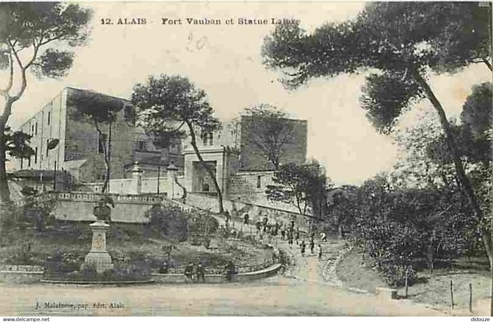 30 - Alès - Fort Vauban Et Statue Lalare - Animée - Correspondance - Voyagée En 1919 - CPA - Voir Scans Recto-Verso - Alès