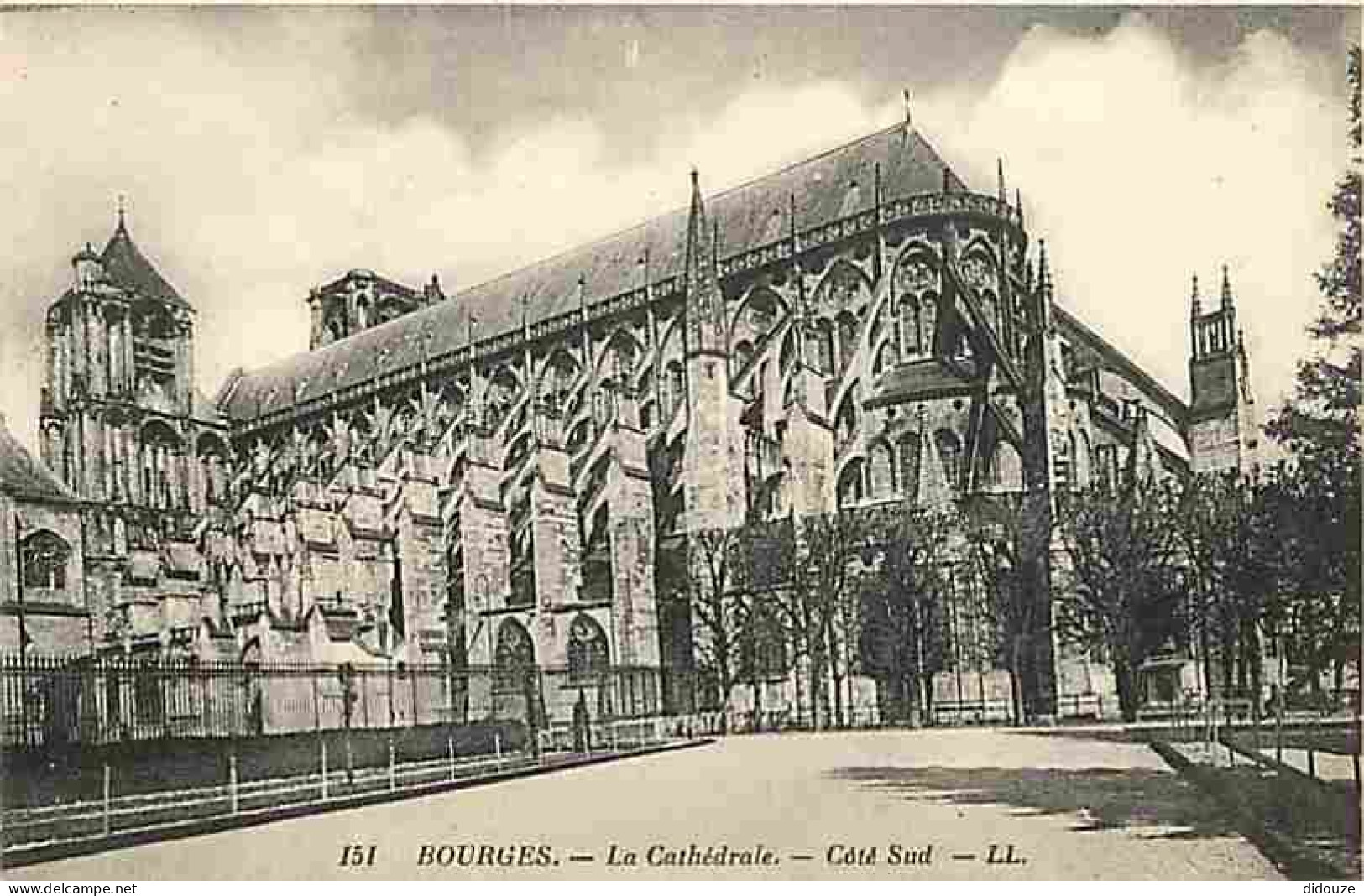 18 - Bourges - La Cathédrale - Coté Sud - Carte Neuve - CPA - Voir Scans Recto-Verso - Bourges