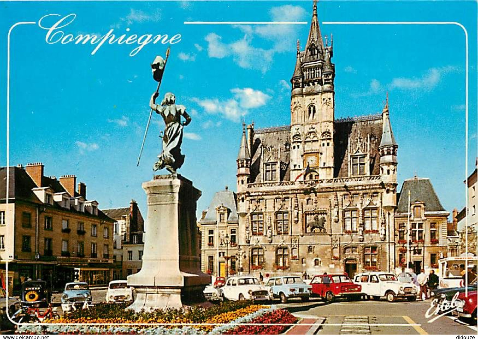 Automobiles - Compiègne - L'hôtel De Ville Et Son Beffroi, Construits, Sous Louis XII, Dons Le Style Gothique - CPM - Vo - PKW