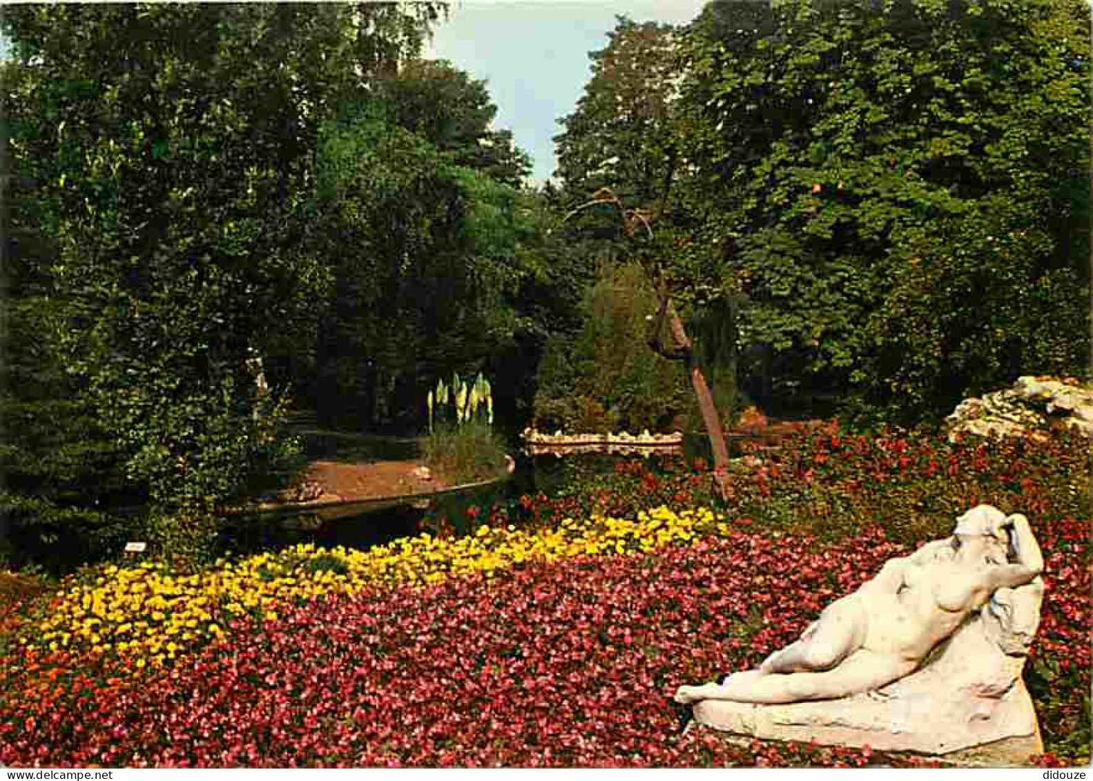 92 - Clichy - Parc Roger Salengro - Statue De Femme Aux Seins Nus - Fleurs - CPM - Voir Scans Recto-Verso - Clichy
