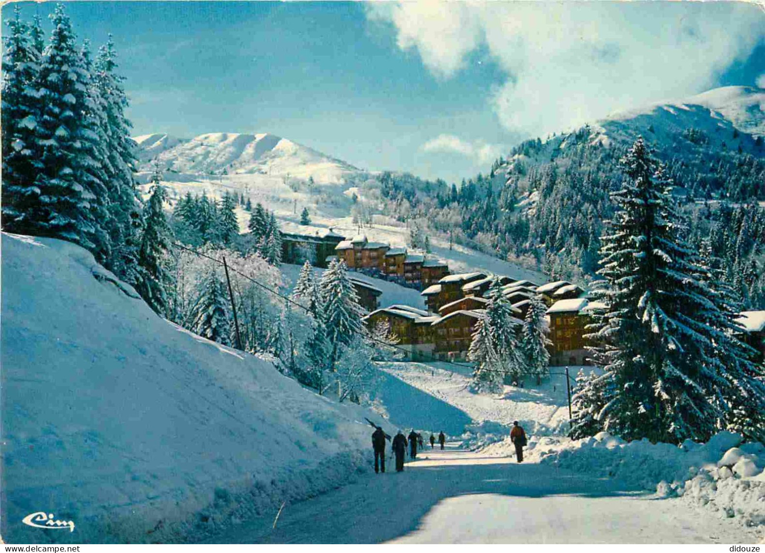 73 - Valmorel - Promenade Dans La Station - CPM - Voir Scans Recto-Verso - Valmorel