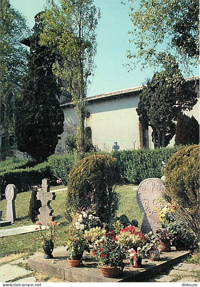 64 - Arcangues - Attenant à L'église  Le Cimetière  Et Ses Tombes Discoïdales - Fleurs - Carte Neuve - CPM - Voir Scans  - Altri & Non Classificati