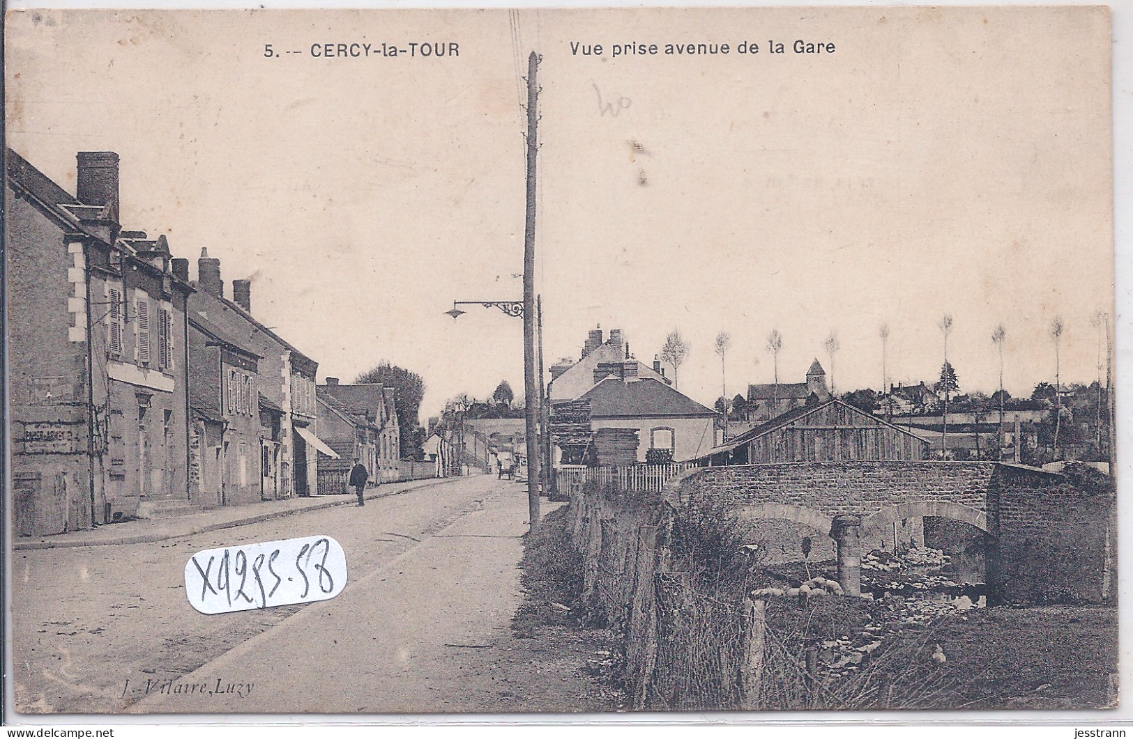 CERCY-LA-TOUR- VUE PRISE AVENUE DE LA GARE - Altri & Non Classificati