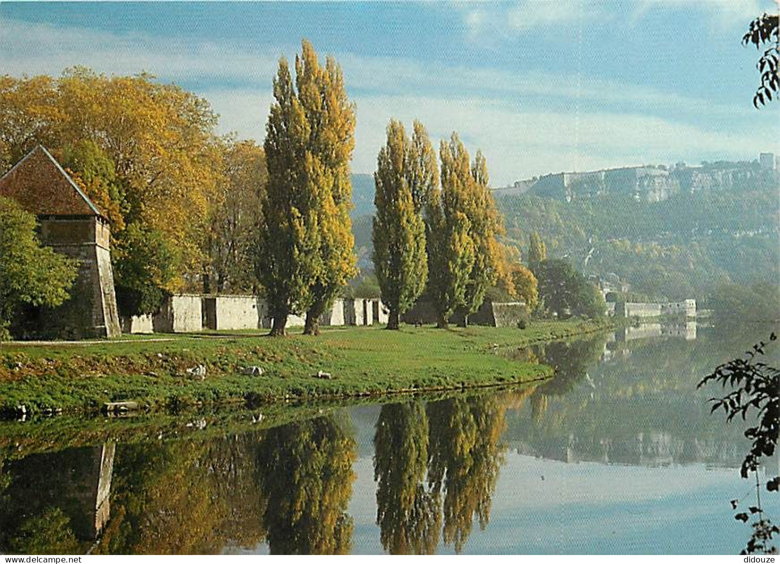 25 - Besançon - Le Doubs - La Tour Bastionnée De Chumars. Au Loin, La Citadelle - CPM - Voir Scans Recto-Verso - Besancon