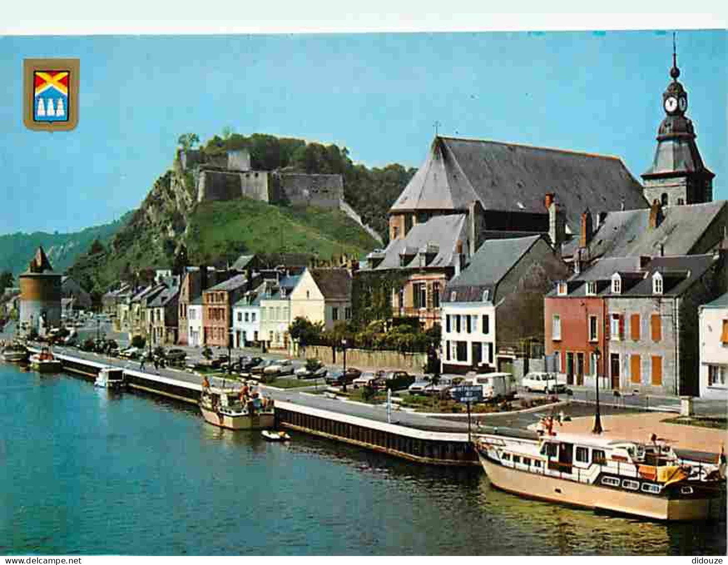08 - Givet - Le Fort De Charlemont - Bords De Meuse Avec L'Eglise St. Hilaire Et La Tour Victoire - Automobiles - Bateau - Givet