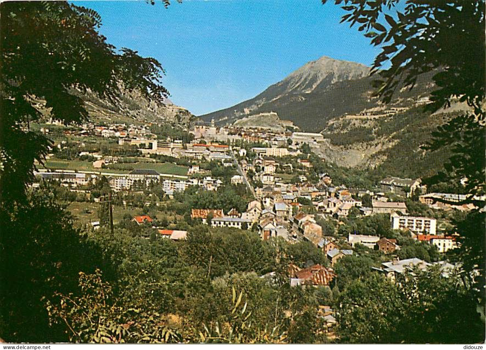 05 - Briançon - Vue Générale - Dans Le Fond à Gauche, Fort De Chaberton - CPM - Voir Scans Recto-Verso - Briancon