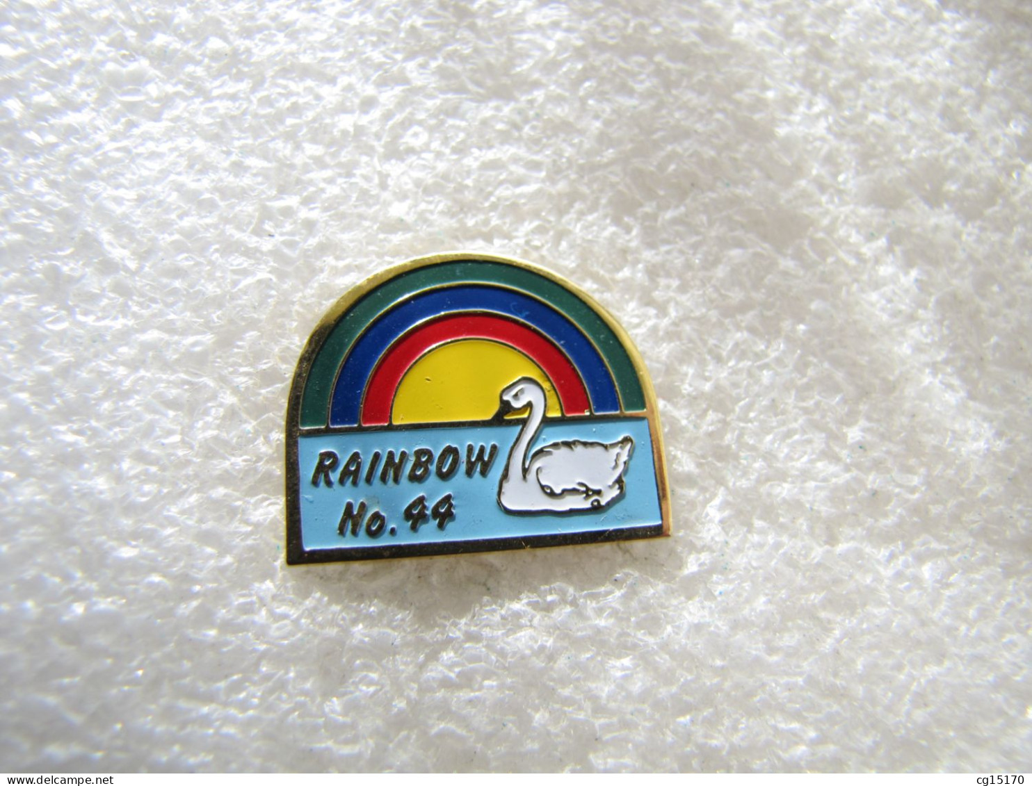 PIN'S   ANIMAUX   CYGNE RAINBOW  N° 44 - Tiere