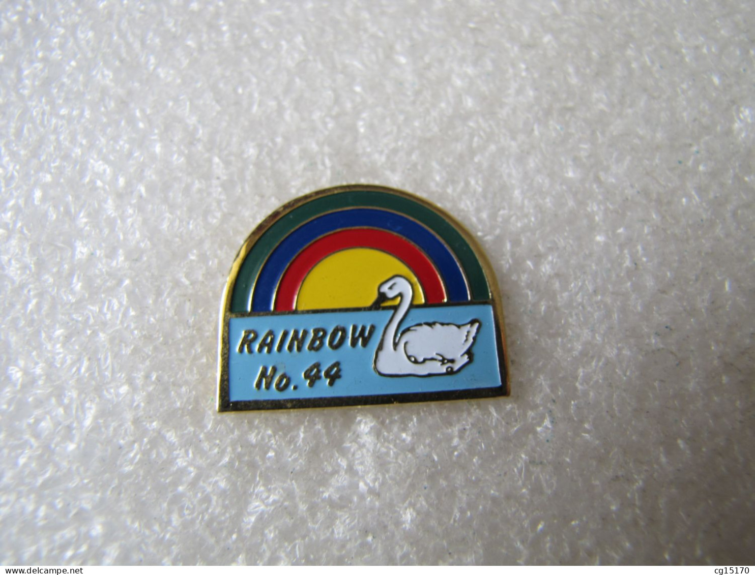 PIN'S   ANIMAUX   CYGNE RAINBOW  N° 44 - Dieren