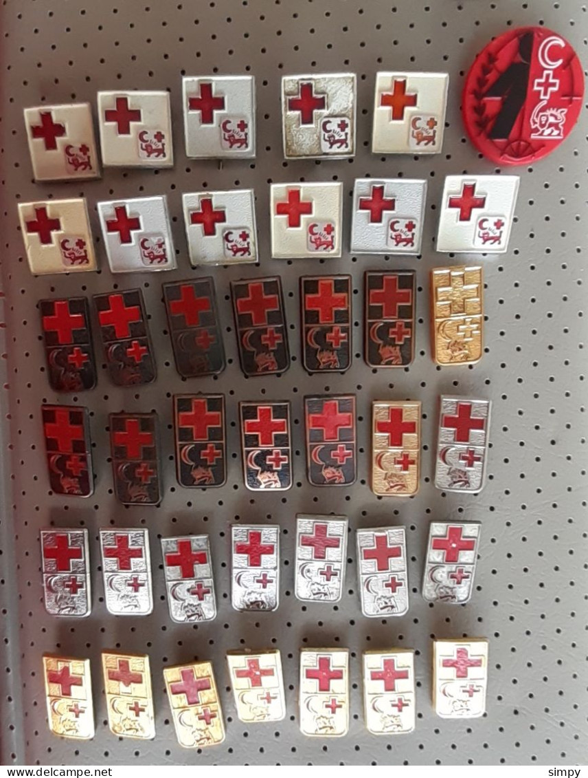 Red Cross Lion Yugoslavia 40 Pins - Sonstige & Ohne Zuordnung