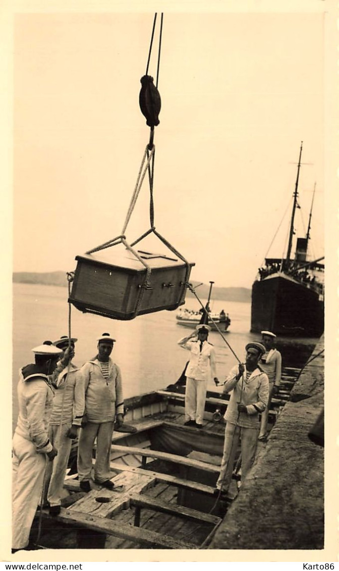 Nouméa , Nouvelle Calédonie * Au Port , Bateaux * Photo Ancienne Photographe Médard ( Cachet Au Dos ) 11x6.6cm - Nouvelle Calédonie