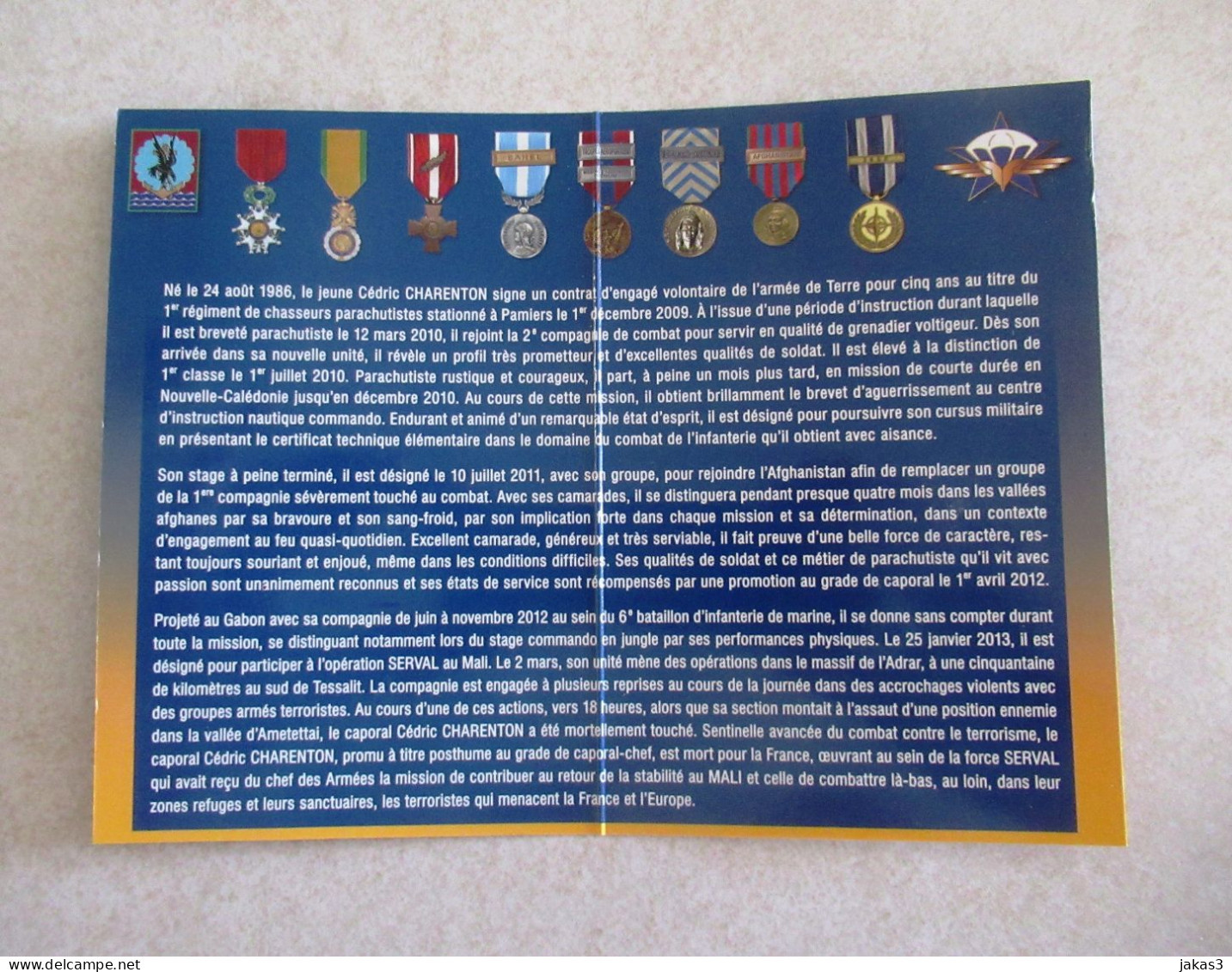 INSIGNE ARMEE DE TERRE ." COINS "- CENTRE DE FORMATION MILITAIRE DE CAYLUS - CCH CHARRENTON - NUMÉRO :   N°  1716 - NEUF - Landmacht