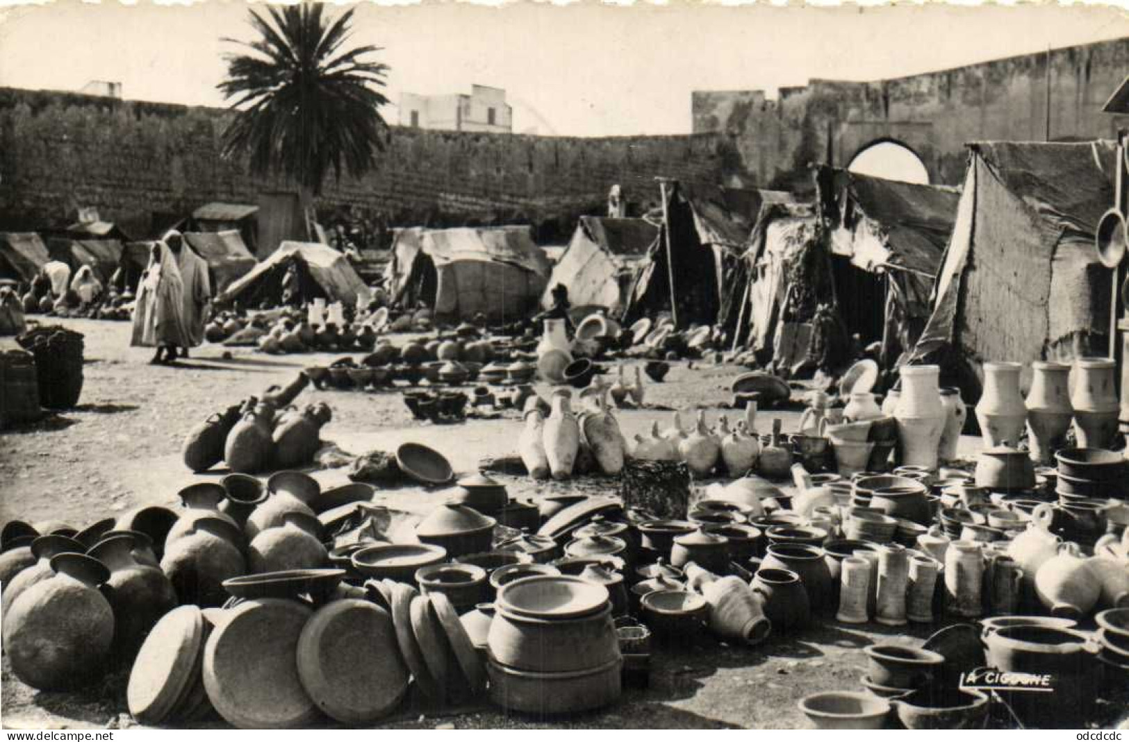 SCENES ET TYPES  Marché Aux Poteries  RV - Plaatsen