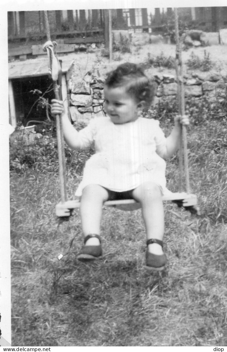 Photo Vintage Paris Snap Shop- Petite Fille Girl Balan&ccedil;oire Swing  - Personnes Anonymes