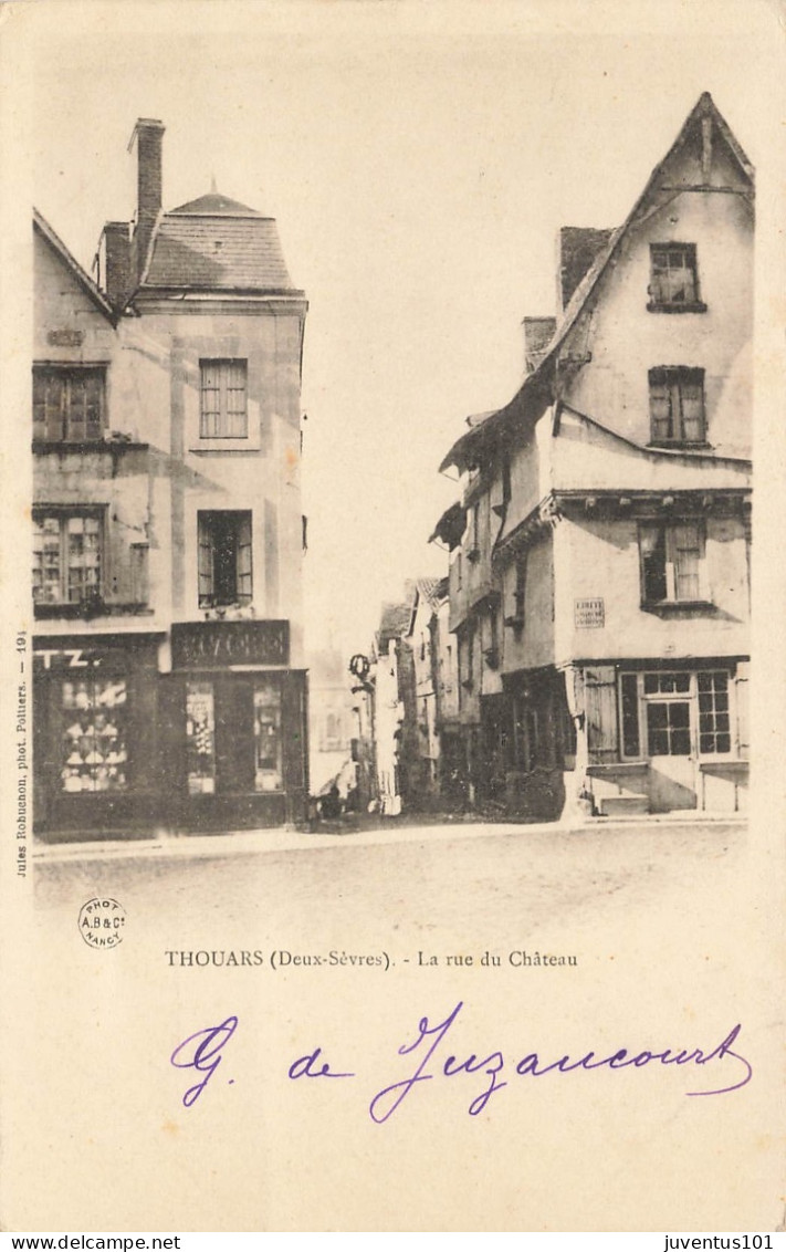 CPA Thouars-La Rue Du Château-Timbre    L2917 - Thouars