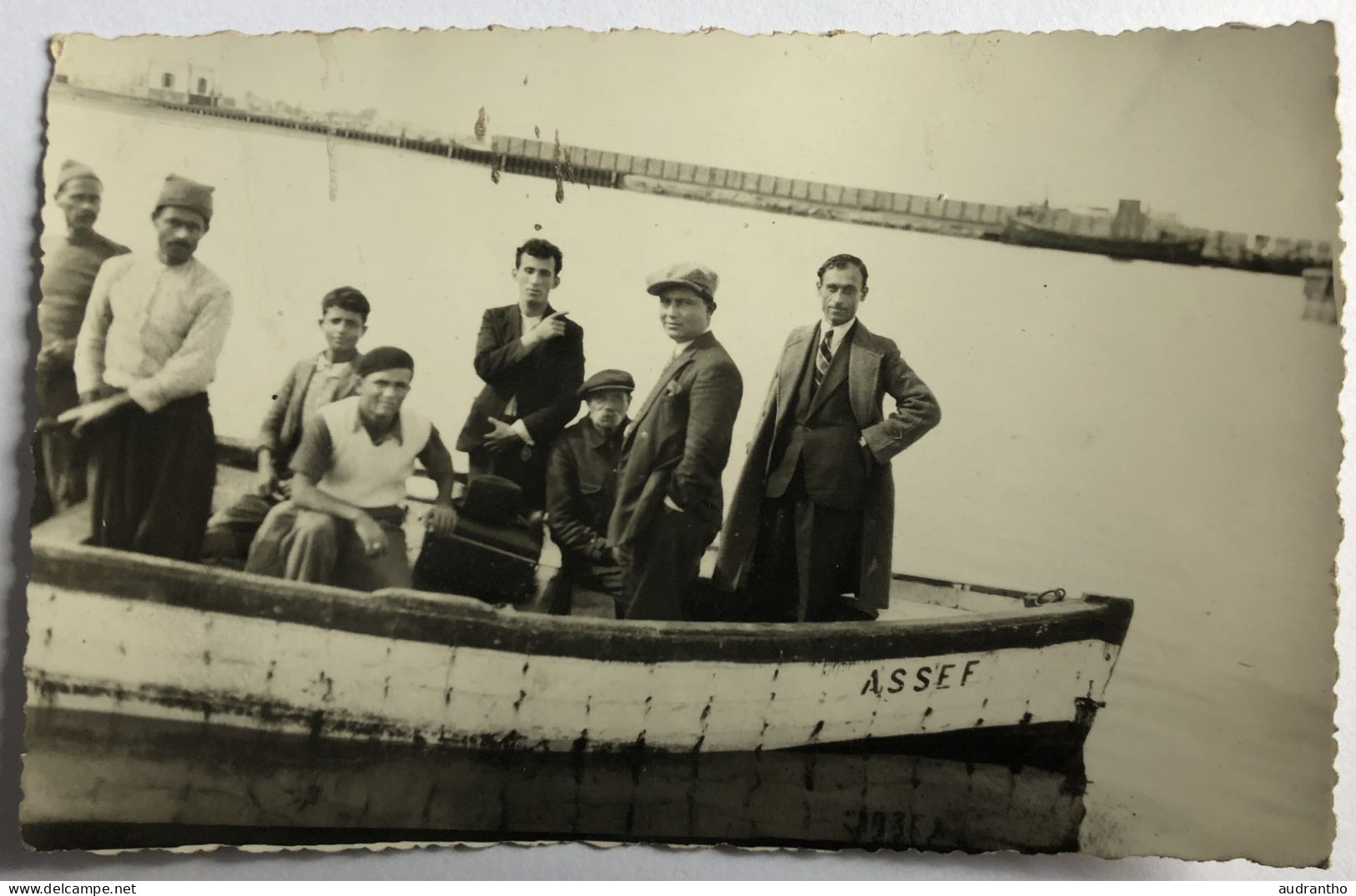 Carte Photo Années 30 - Port D'Alexandrette Turquie Syrie - Plusieurs Personnages Dans Barque ASSEF - 1939 ? - Orte