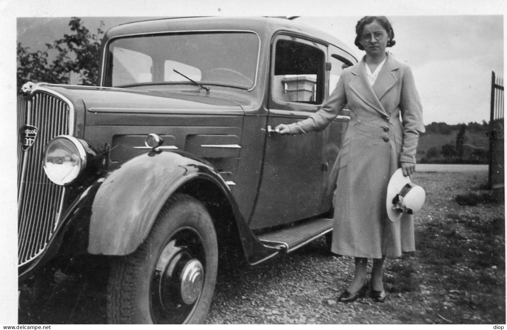 Photo Vintage Paris Snap Shop- Femme Women Mode Fashion Car Voiture  - Automobiles