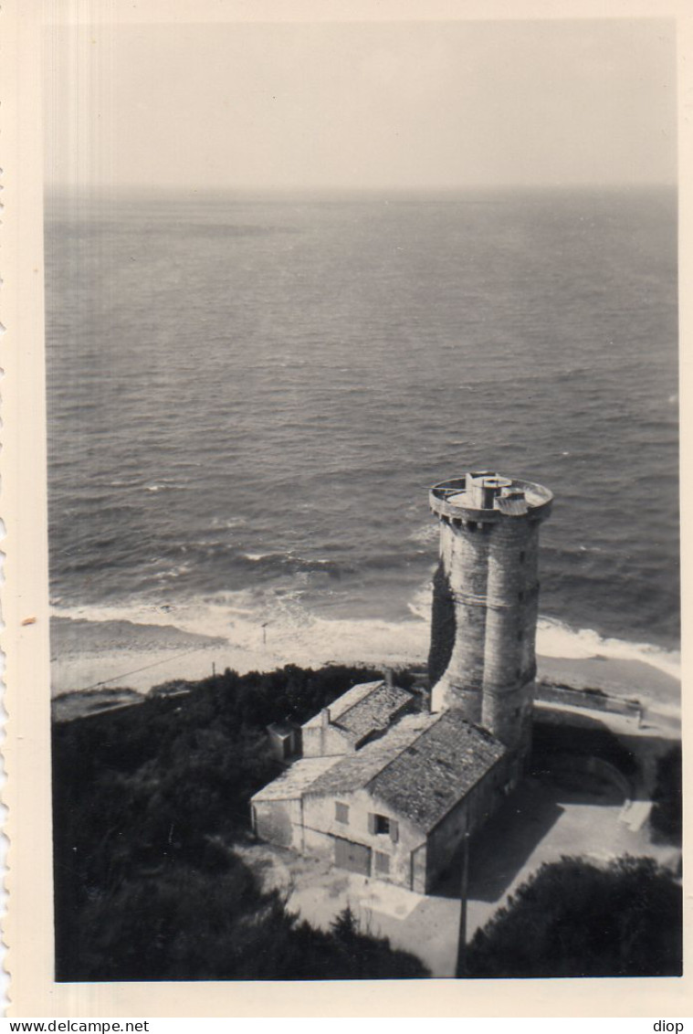 Photo Vintage Paris Snap Shop- Le Phare Des Baleines Mer Sea  - Orte