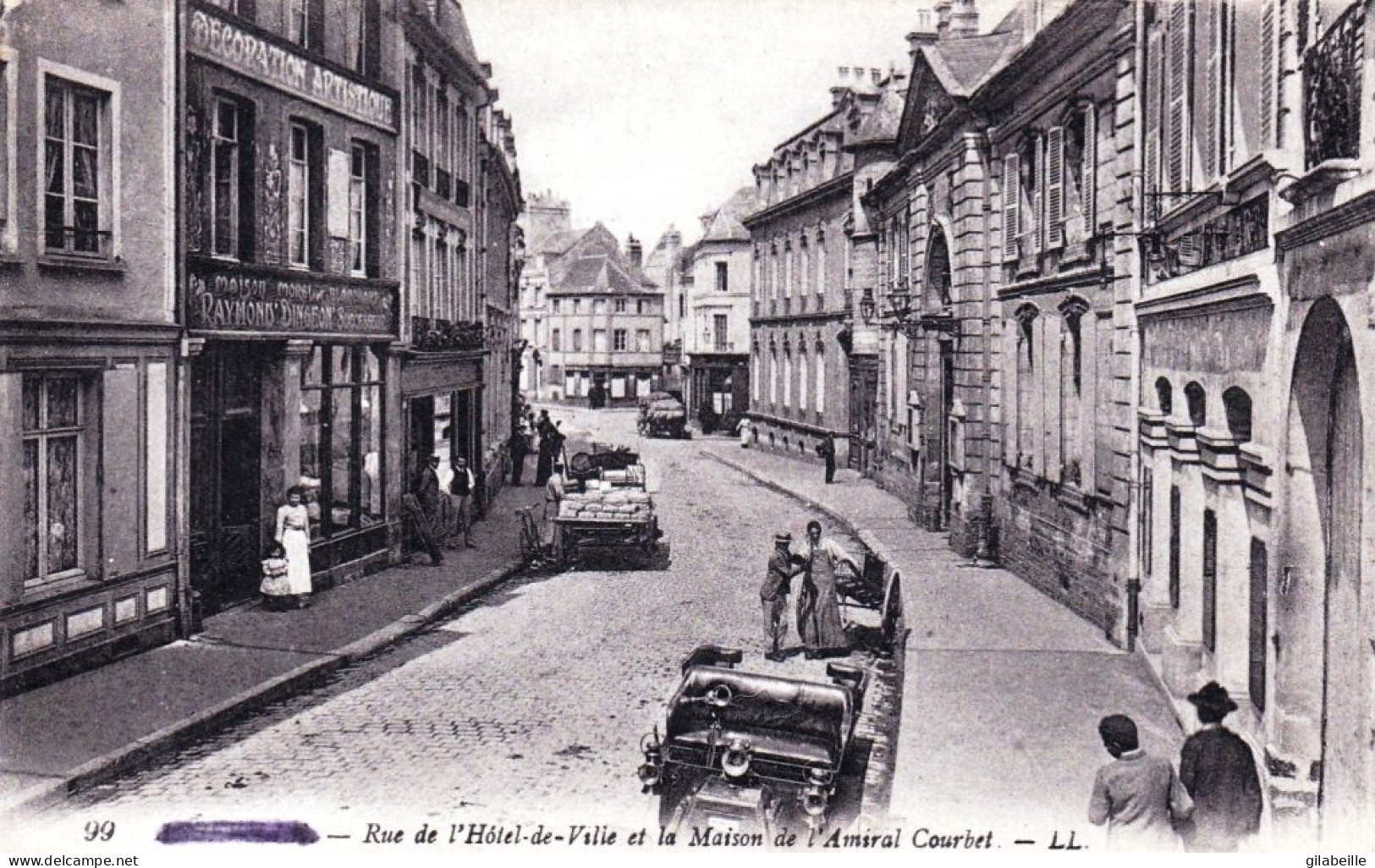 80 - Somme - ABBEVILLE -  Rue De L Hotel De Ville Et La Maison De L Amiral Courbet - Abbeville